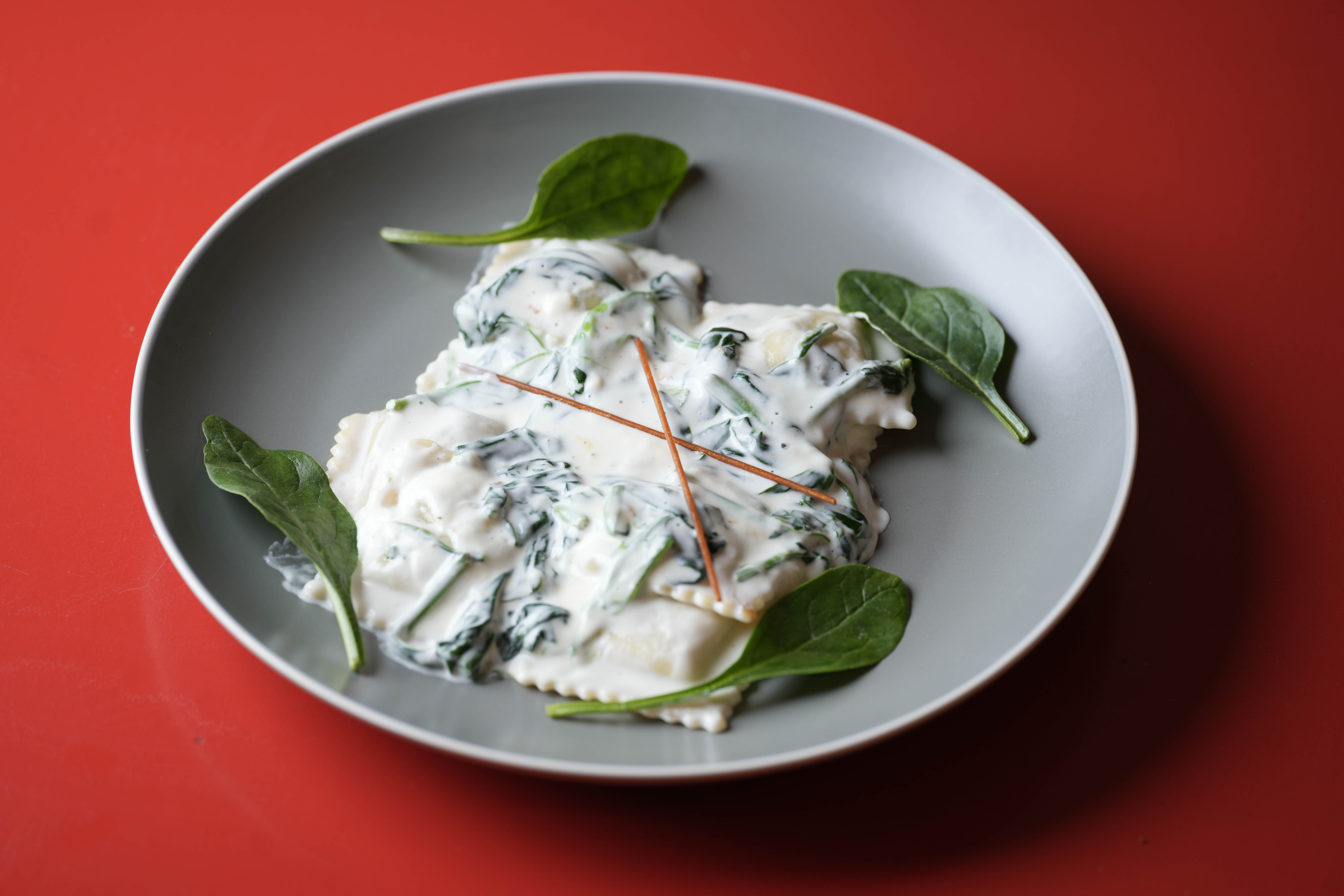 Ravioli spinaq, krem djathi