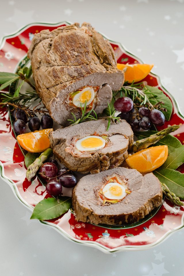 Stuffed chicken roulade