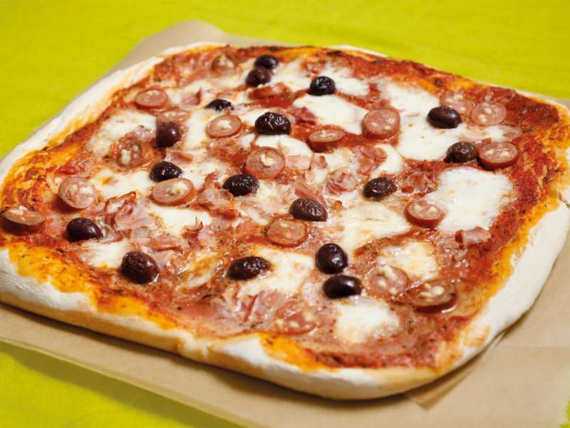 Tuna Onion Olives Pizza