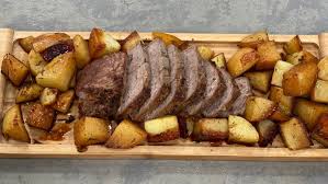 Fileto viçi shoqëruar me patate furre